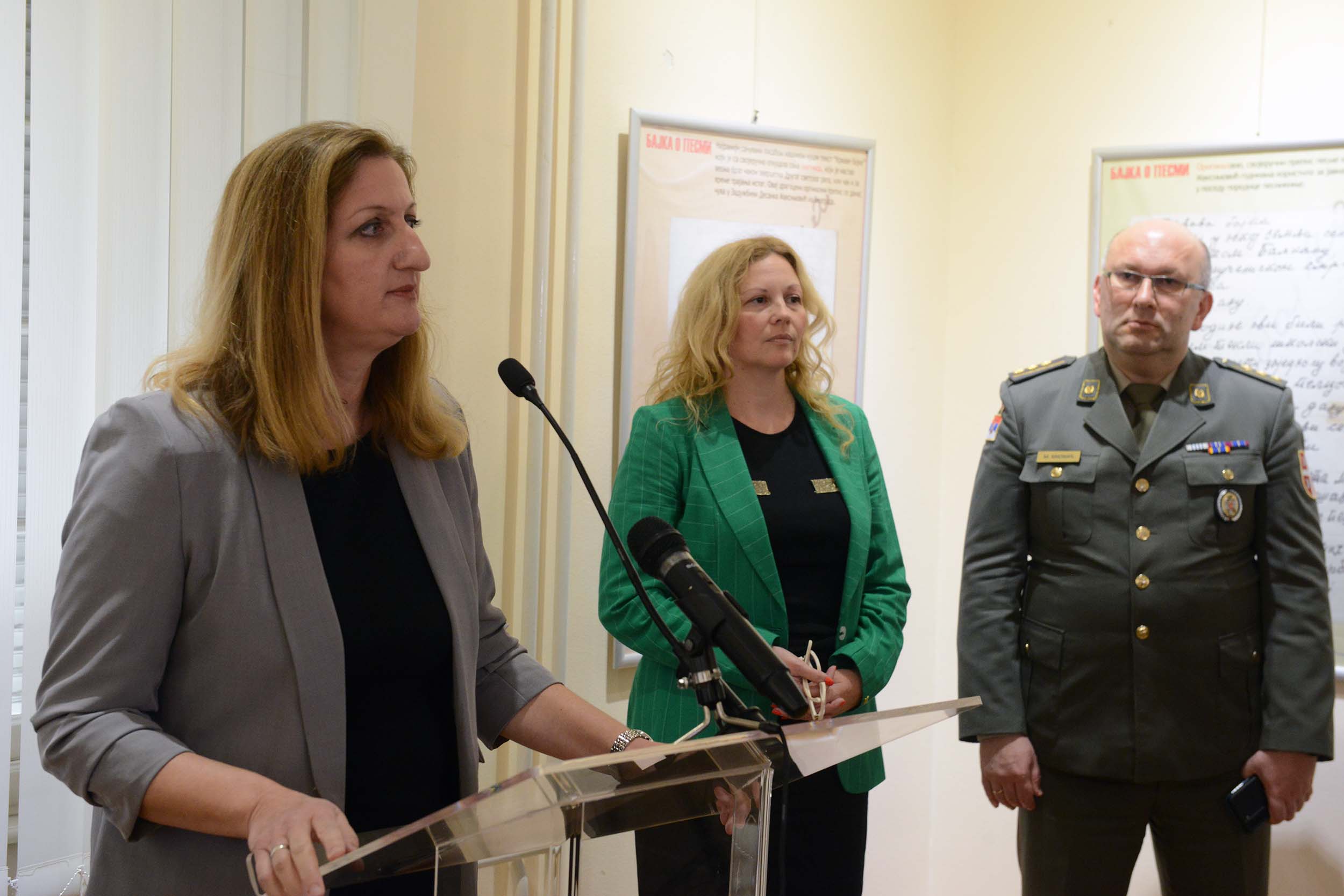 Отворена изложба „Бајка о песми”