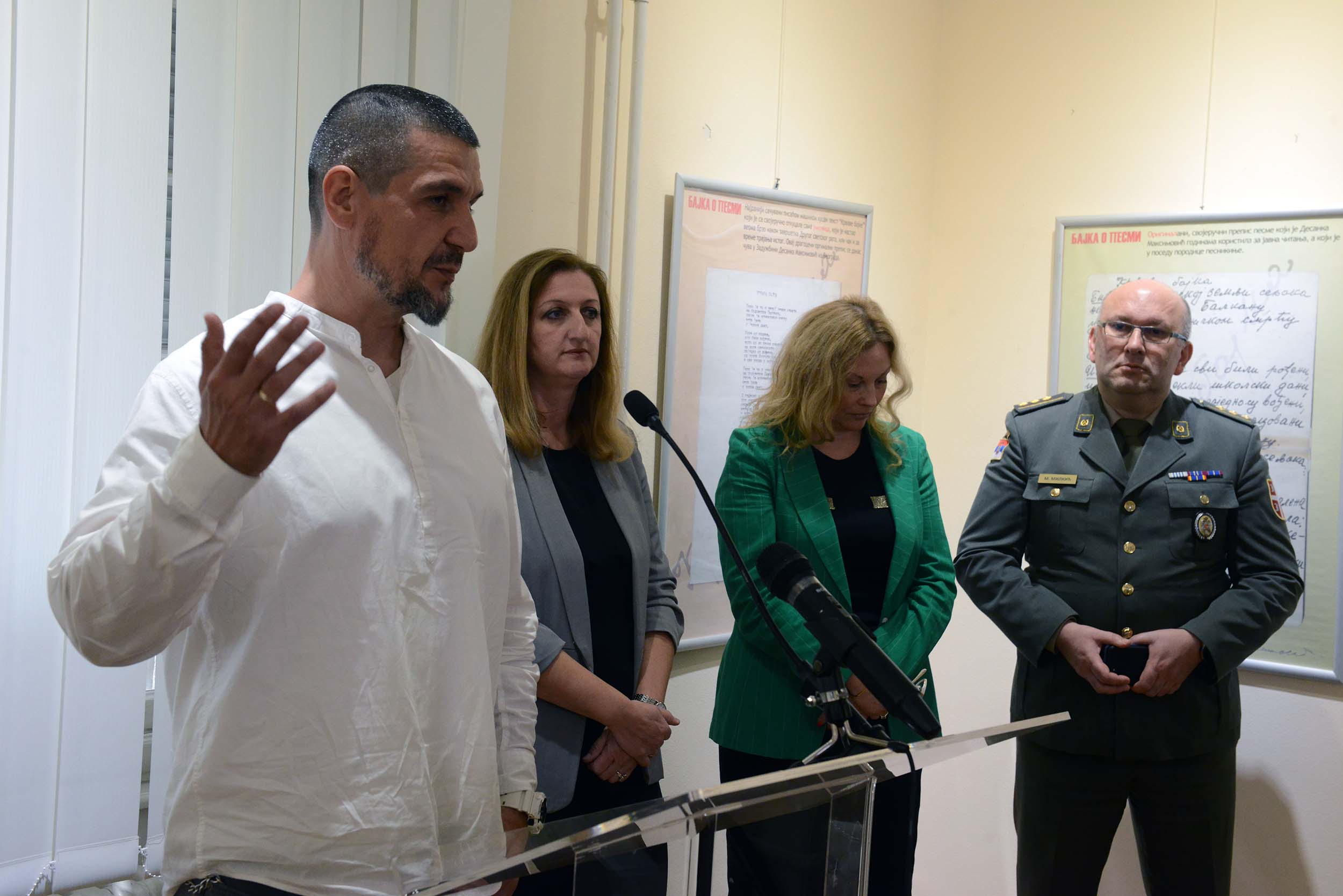 Отворена изложба „Бајка о песми”