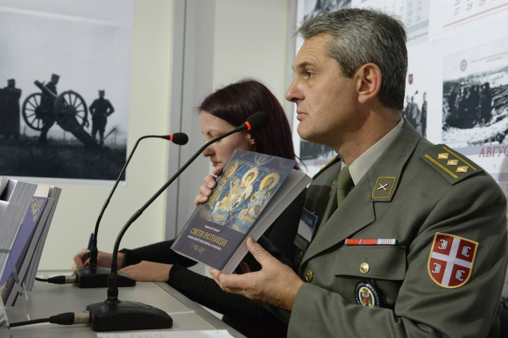 Страни војни представници посетили штанд Медија центра „Одбрана“