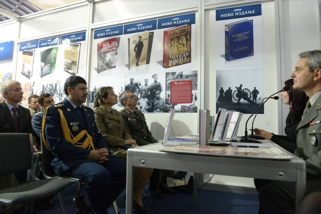 Страни војни представници посетили штанд Медија центра „Одбрана“