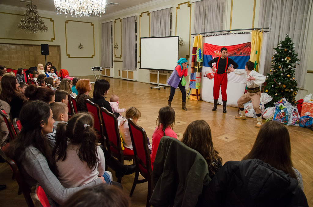 Новододишња представа за децу запослених у Управи за односе с јавношћу